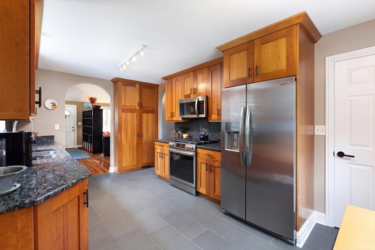 826 North Main Street Naperville, IL 60563 - Photo 11 of 47