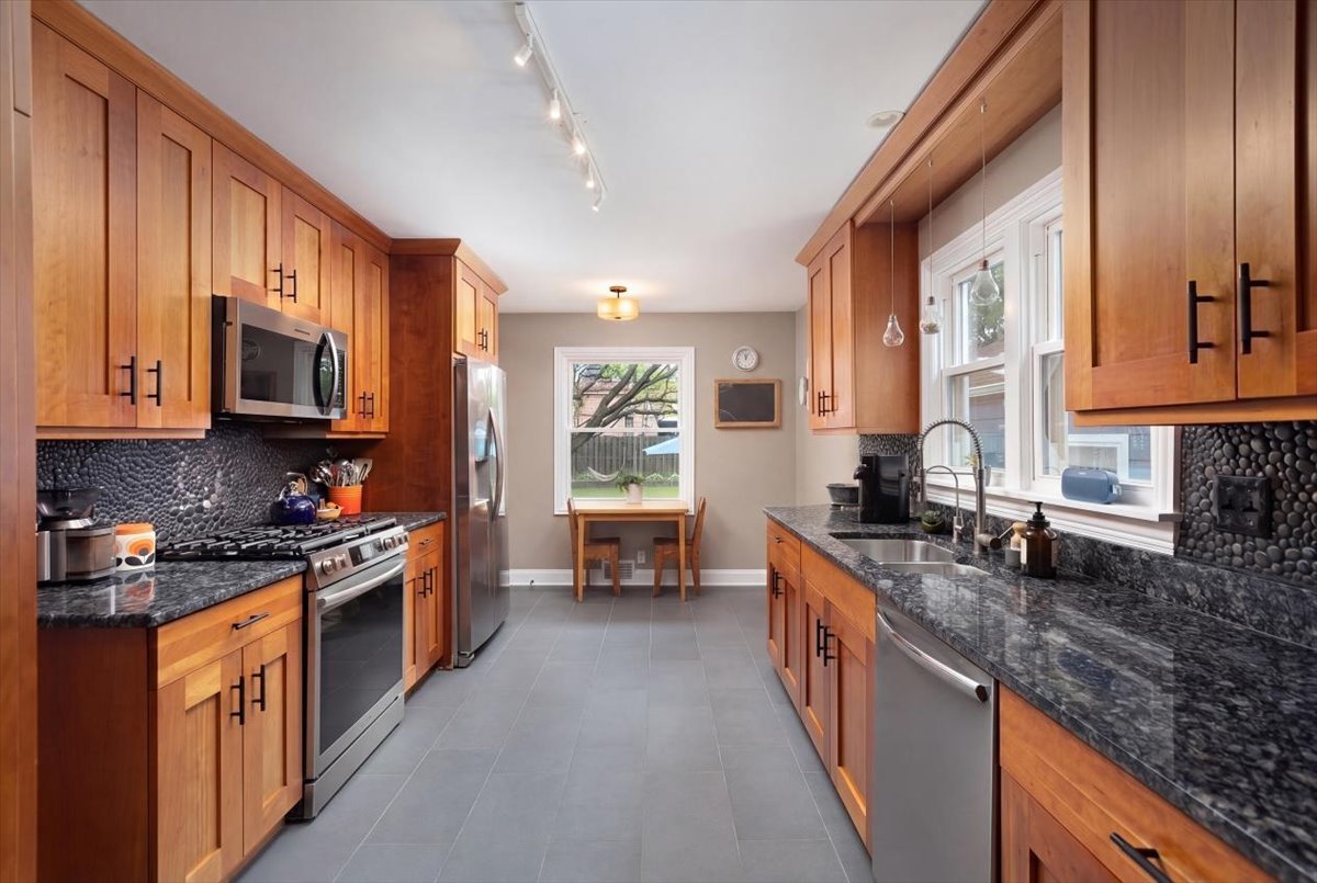 826 North Main Street Naperville, IL 60563 - Photo 9 of 47