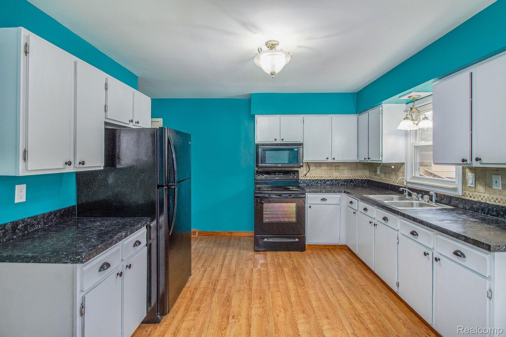 8447 Farrand Road Montrose, MI 48457 - Photo 7 of 27 8.jpg