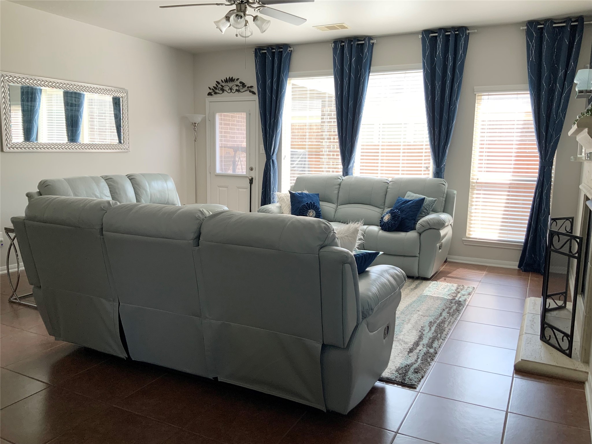 5446 Peppermint Lane Baytown, TX 77521 - Photo 8 of 49 SO much natural lighting