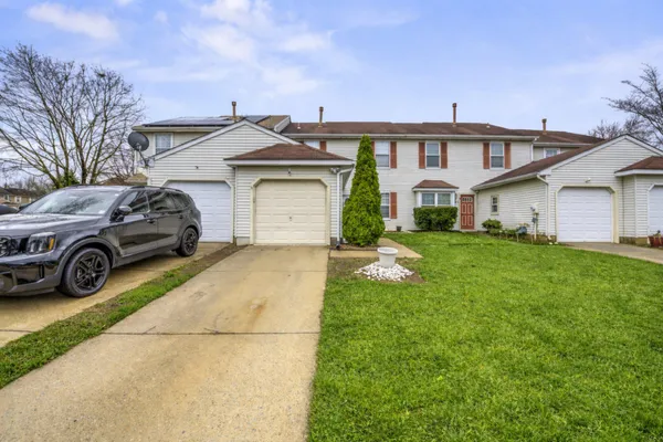 $295,000 | 233 South Hill Drive, Westampton, NJ 08060