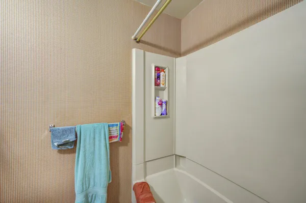 $295,000 | 233 South Hill Drive, Westampton, NJ 08060