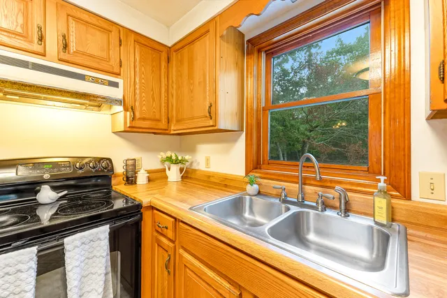 $775,000 | 327 Pine Hill Road, York, ME 03902