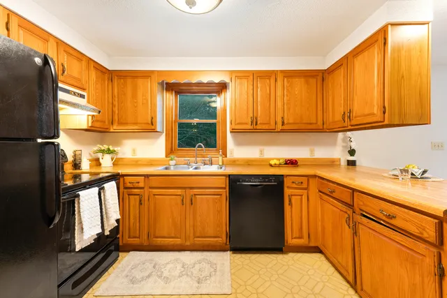 $775,000 | 327 Pine Hill Road, York, ME 03902