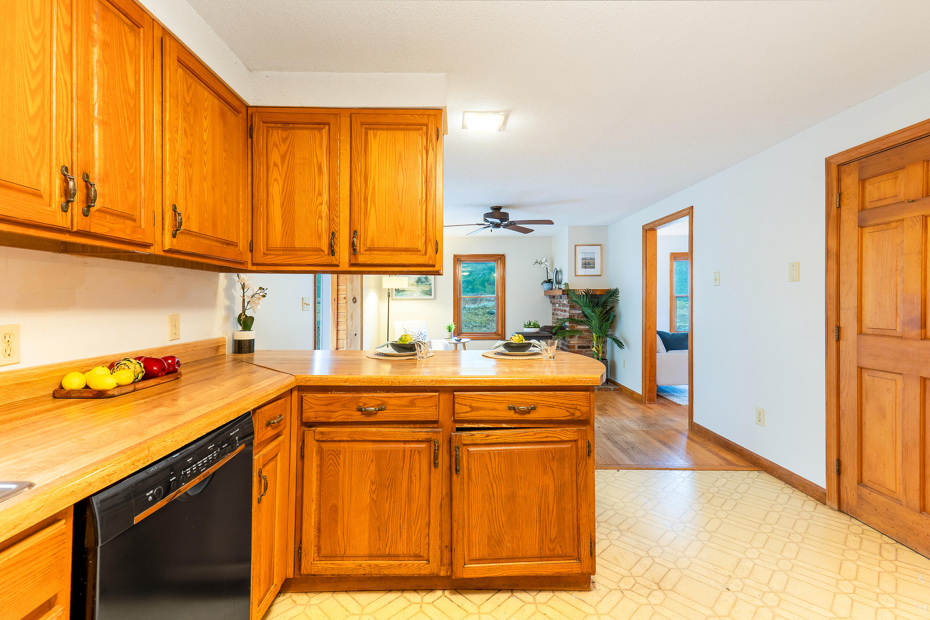 327 Pine Hill Road York, ME 03902 - Photo 29 of 57 327 Pine Hill Rd New Interior_116