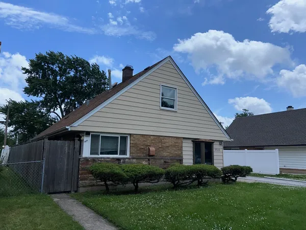 $129,900 | 17111 Oakwood Avenue, Lansing, IL 60438