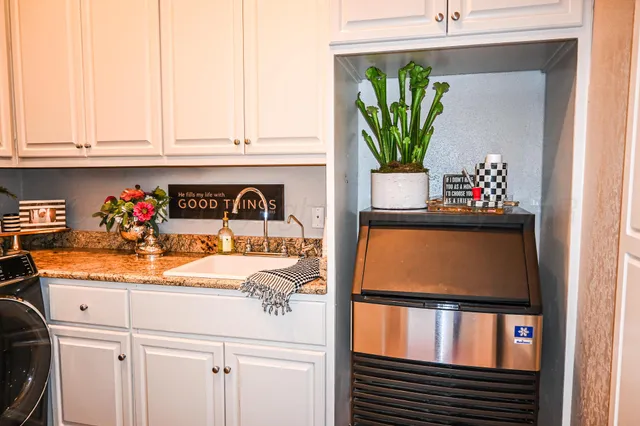 $695,000 | 1155 Fm 2392, Dimmitt, TX 79027