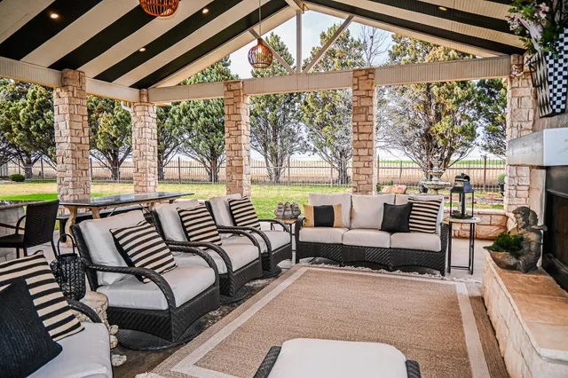 $695,000 | 1155 Fm 2392, Dimmitt, TX 79027