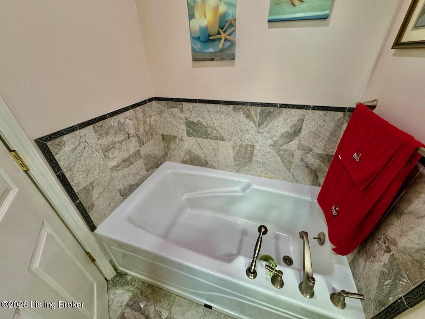 204 Armory Hill Springfield, KY 40069 - Photo 15 of 44 015_Primary Bathroom