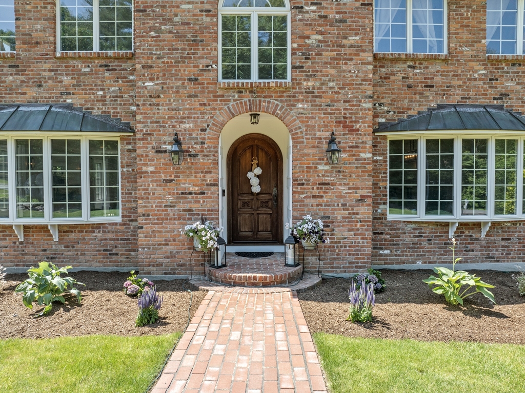 64 Whitewood Road Milford, MA 01757 - Photo 3 of 42 Gallery Image 3