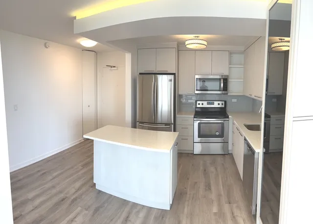 $2,900 | 1850 North Clark Street, Unit 708, Chicago, IL 60614