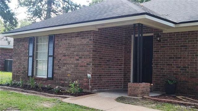 $239,000 | 1628 Susek Drive, Pineville, LA 71360