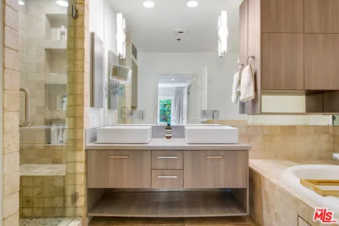 $1,195,000 | 11838 Kiowa Avenue, Unit 101, Los Angeles, CA 90049