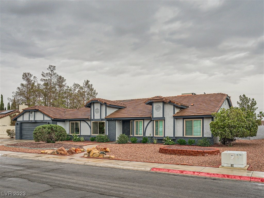 3637 North Solitude Road Las Vegas, NV 89108 - Photo 3 of 25 Gallery Image 3