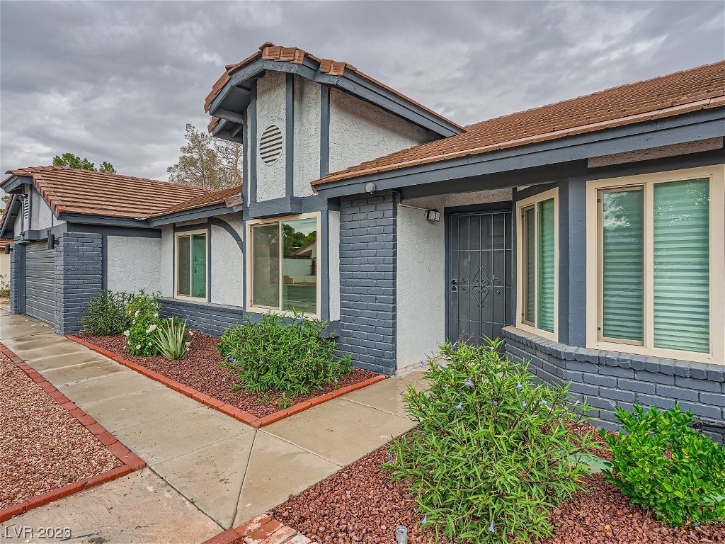3637 North Solitude Road Las Vegas, NV 89108 - Photo 4 of 25 Gallery Image 4