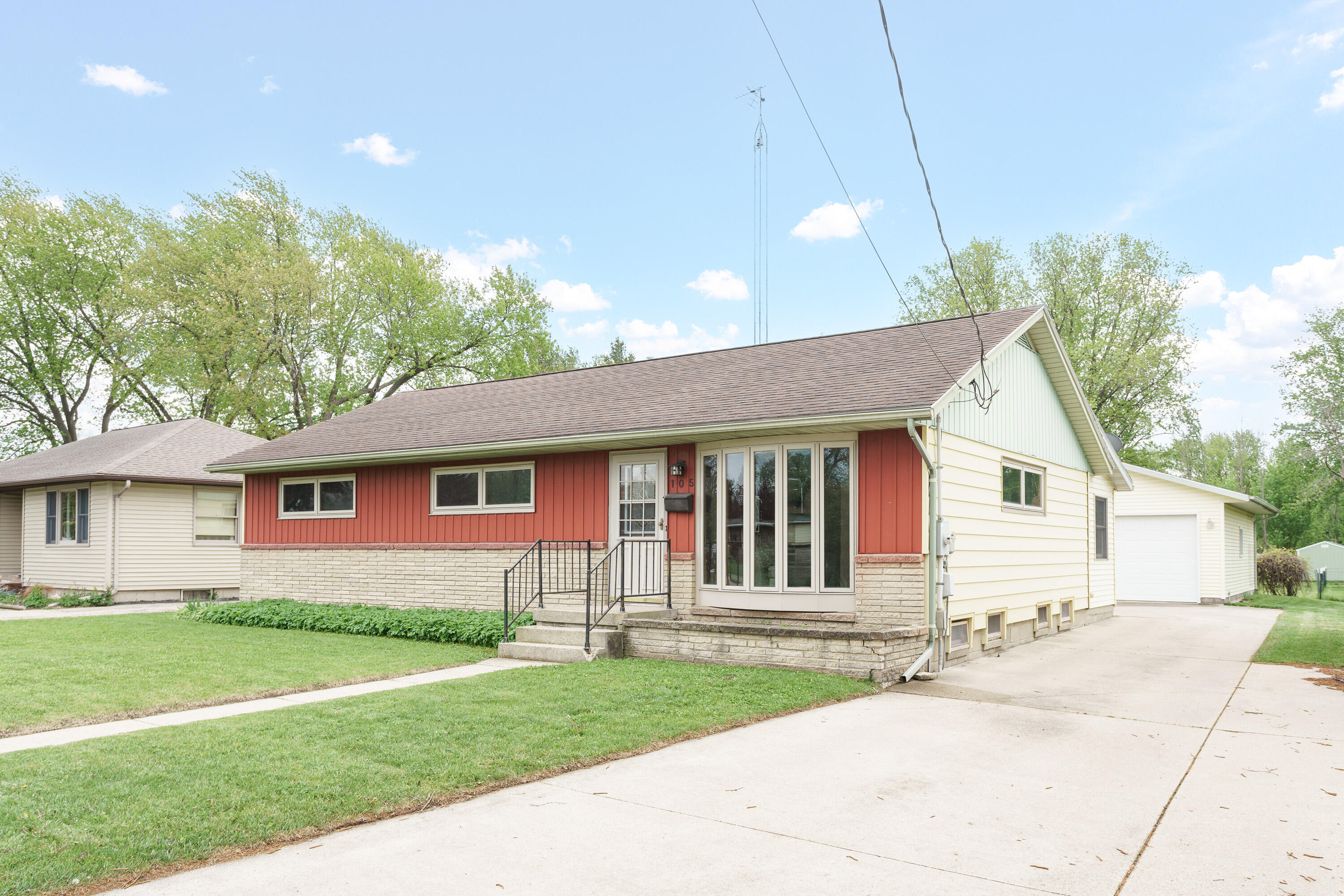 105 Clark Street Watertown, WI 53094 - Photo 1 of 35 105 Clark St