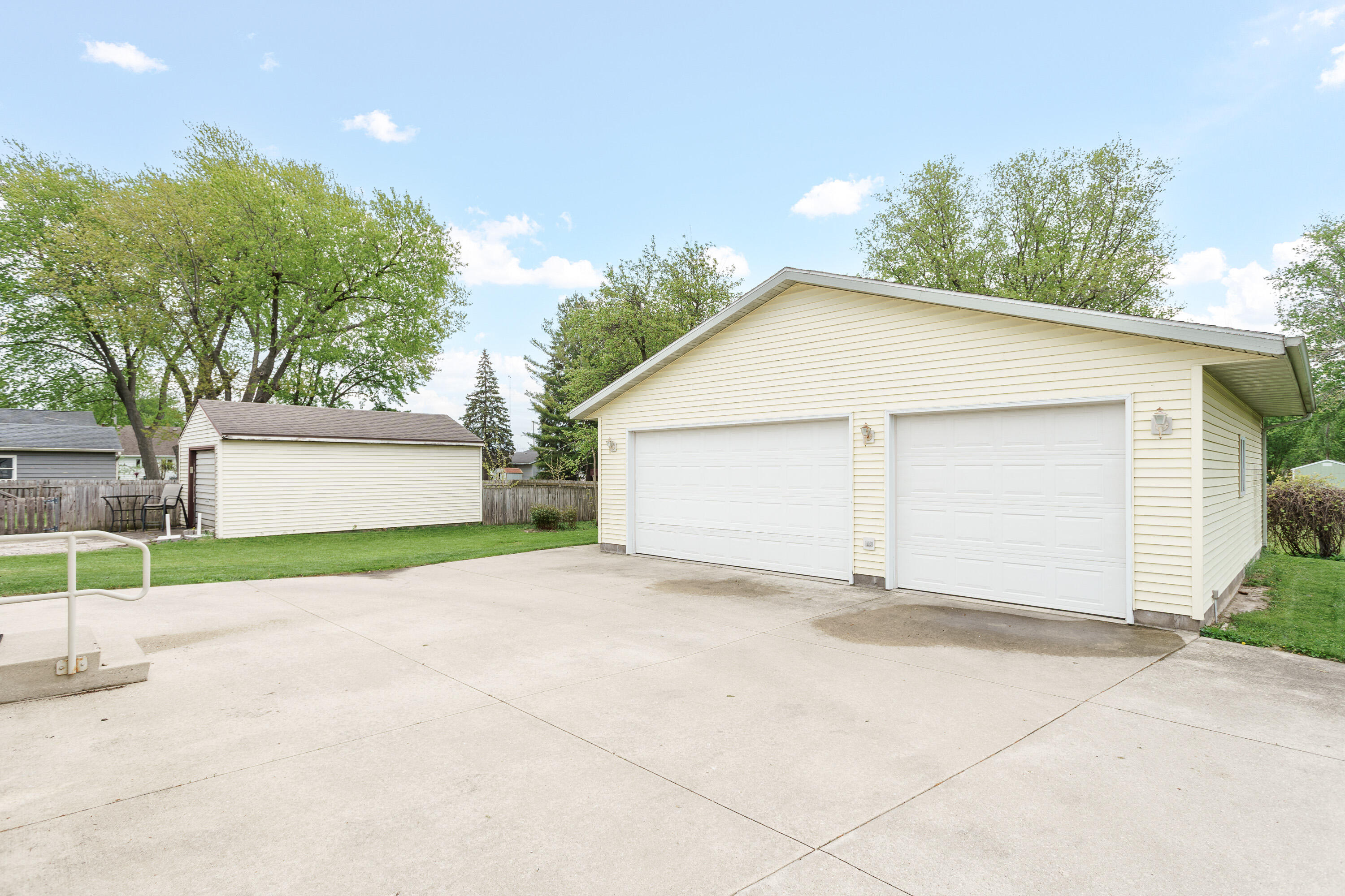 105 Clark Street Watertown, WI 53094 - Photo 2 of 35 3.5 car garage!