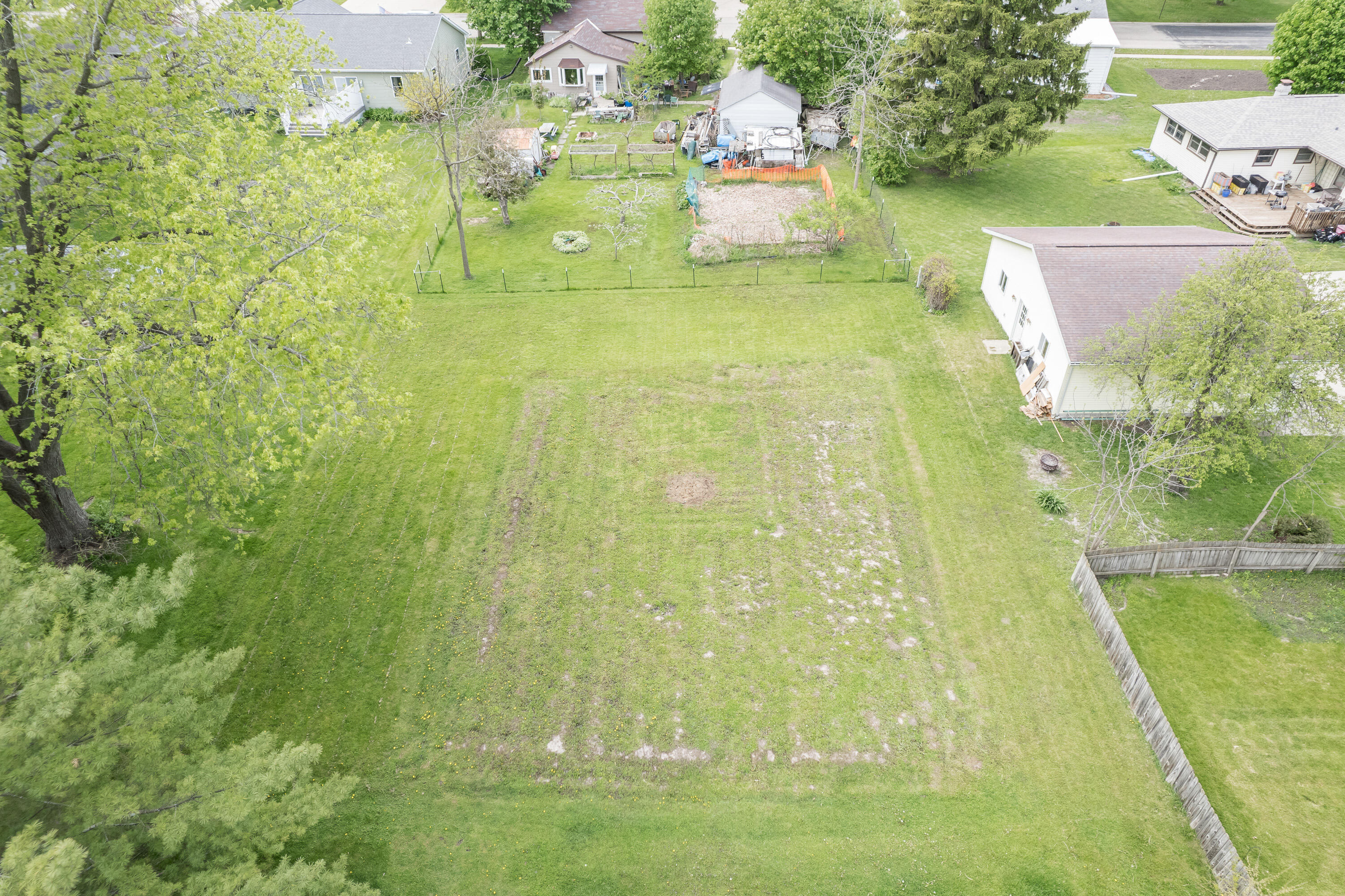 105 Clark Street Watertown, WI 53094 - Photo 34 of 35 Huge yard