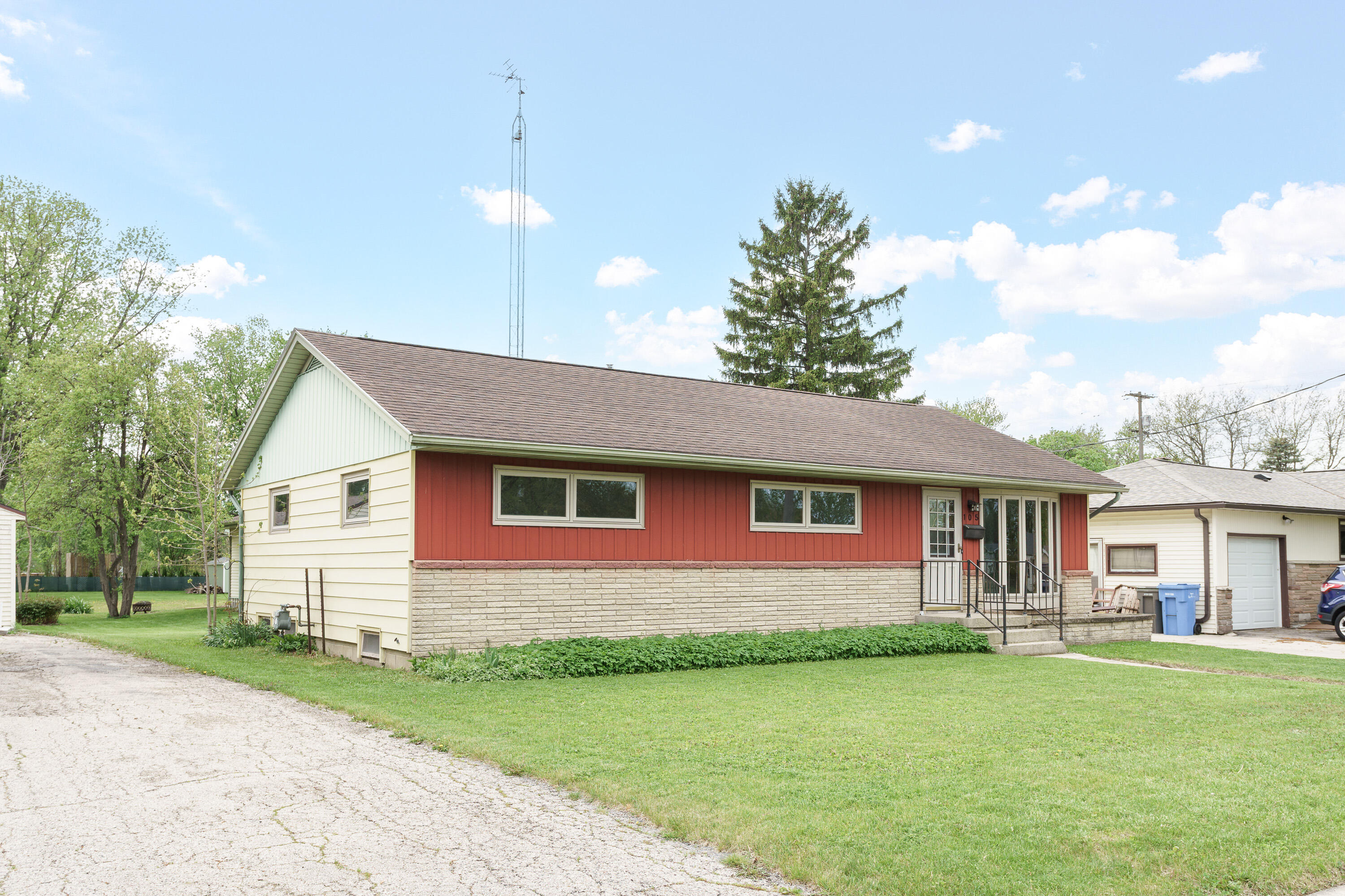 105 Clark Street Watertown, WI 53094 - Photo 7 of 35 Front side view