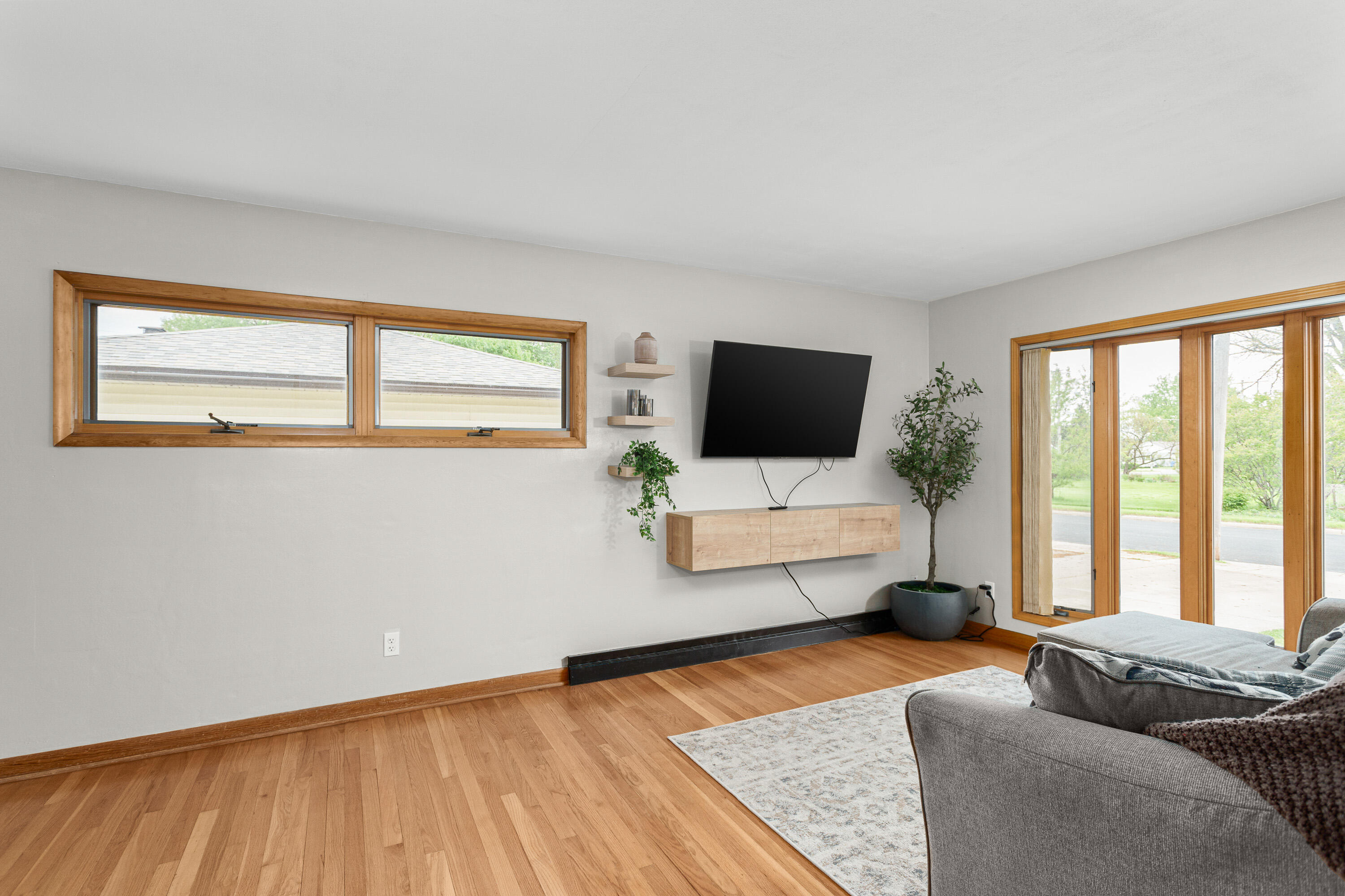 105 Clark Street Watertown, WI 53094 - Photo 9 of 35 Bright living room