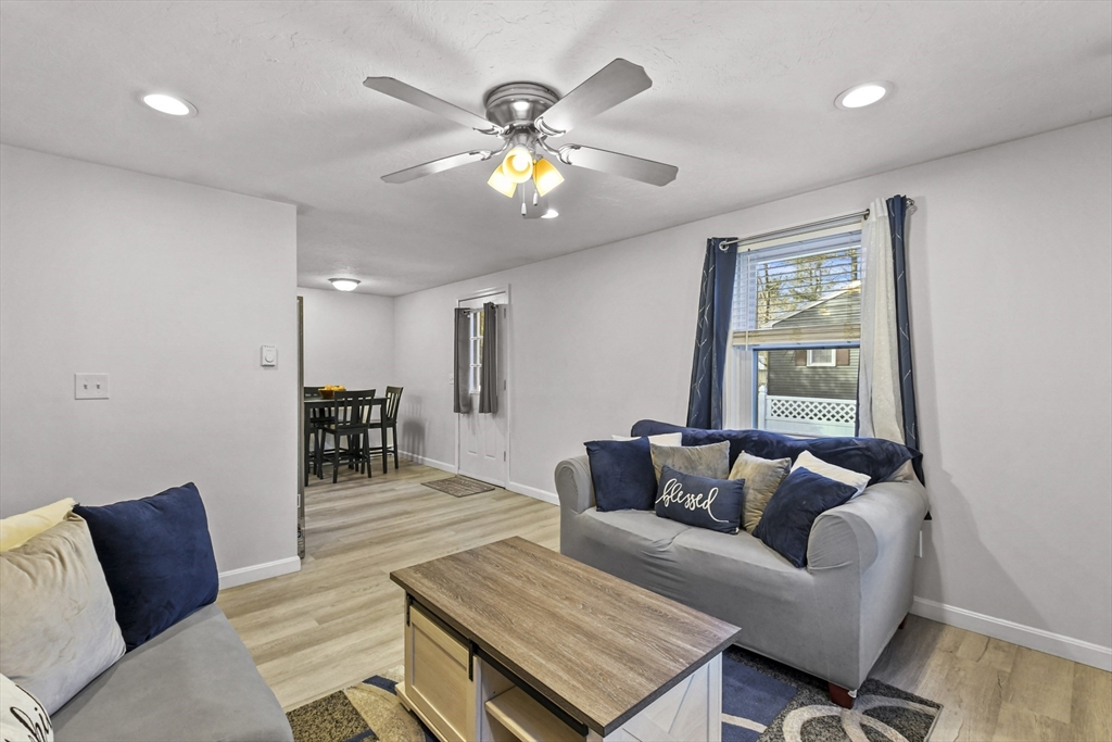 10 Ferncroft Road Leicester, MA 01524 - Photo 4 of 24 Gallery Image 4