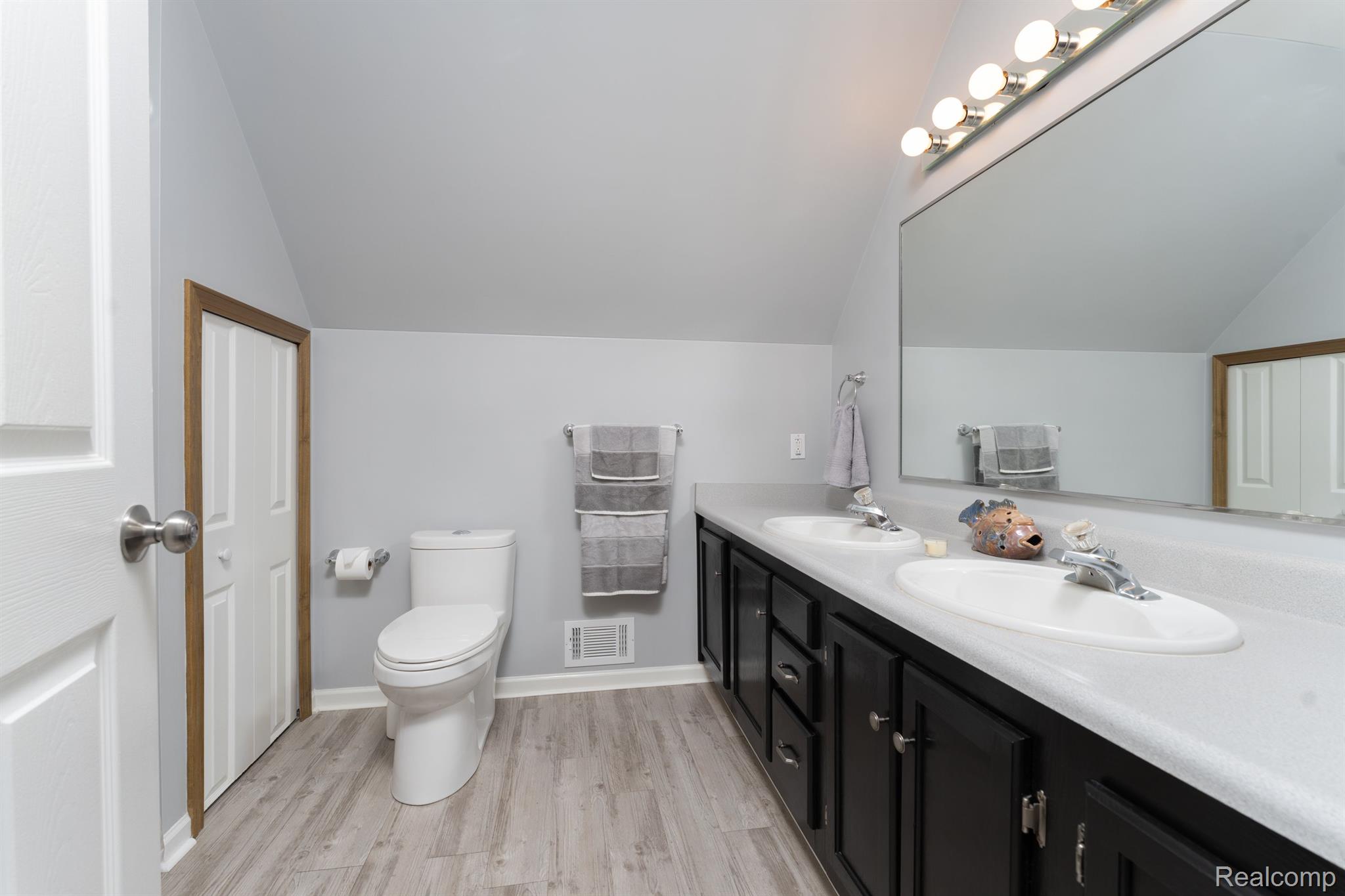 6884 West Lange Road Fowlerville, MI 48836 - Photo 26 of 59 DUAL SINK BATHROOM SITS BETWEEN THE 2 BEDROOMS