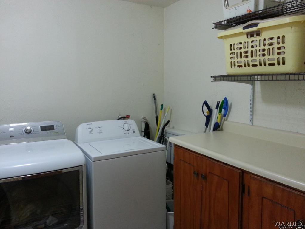 4053 Drake Road Golden Valley, AZ 86413 - Photo 13 of 26 Laundry room