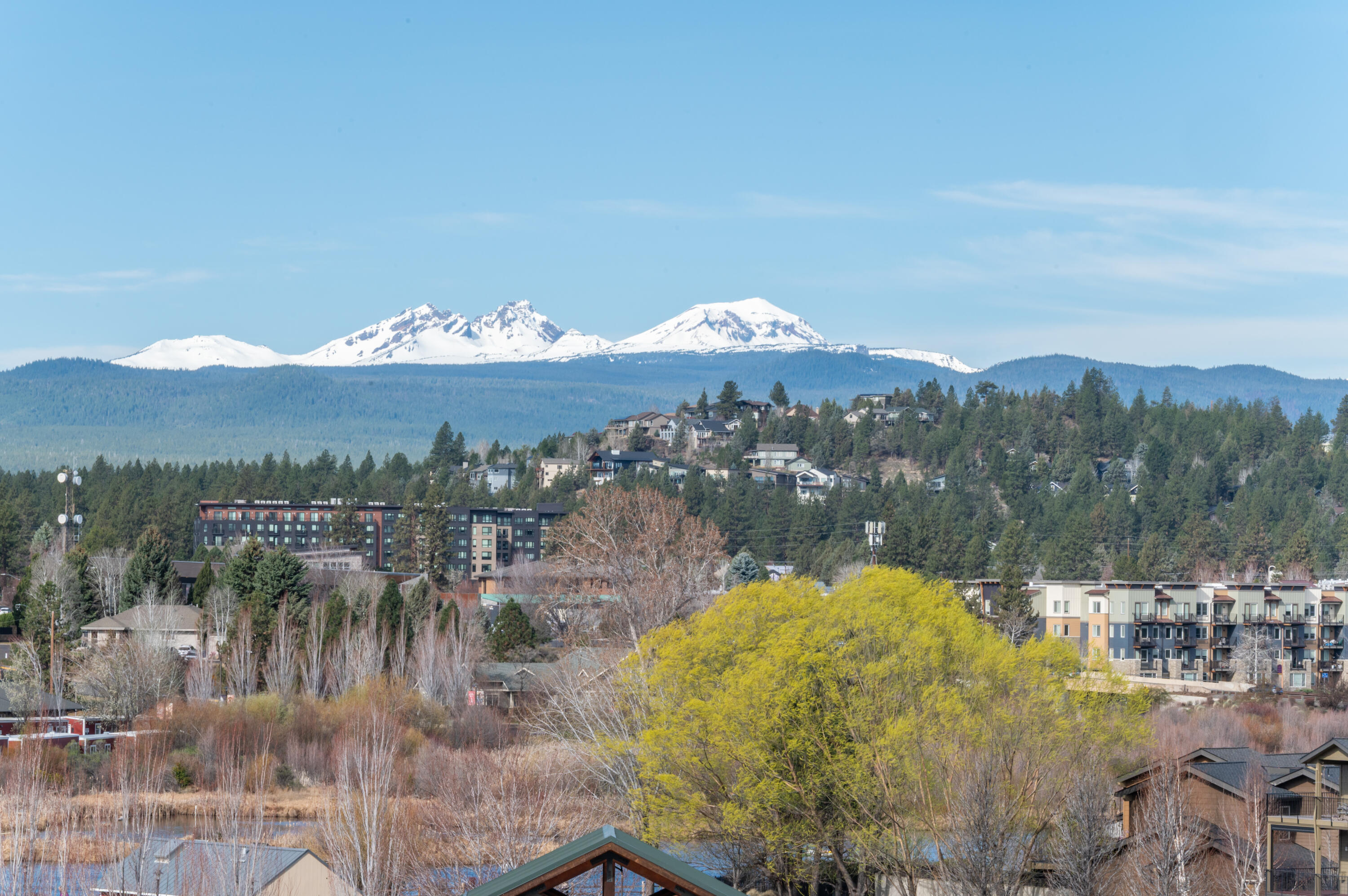 291 Southwest Bluff Drive, Unit 320 Bend, OR 97702 - Photo 3 of 31