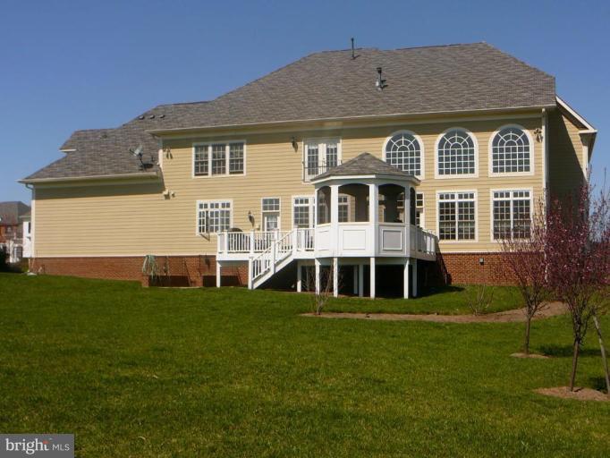 41342 Raspberry Drive Leesburg, VA 20176 - Photo 14 of 24 Back of Home and Rear Yard