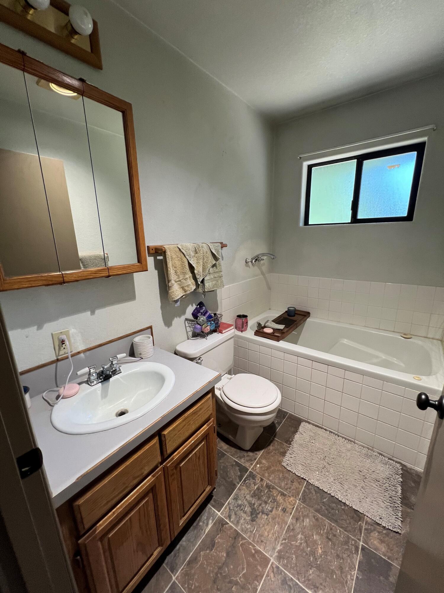 35235 South Chiloquin Road Chiloquin, OR 97624 - Photo 28 of 85 Main Bath