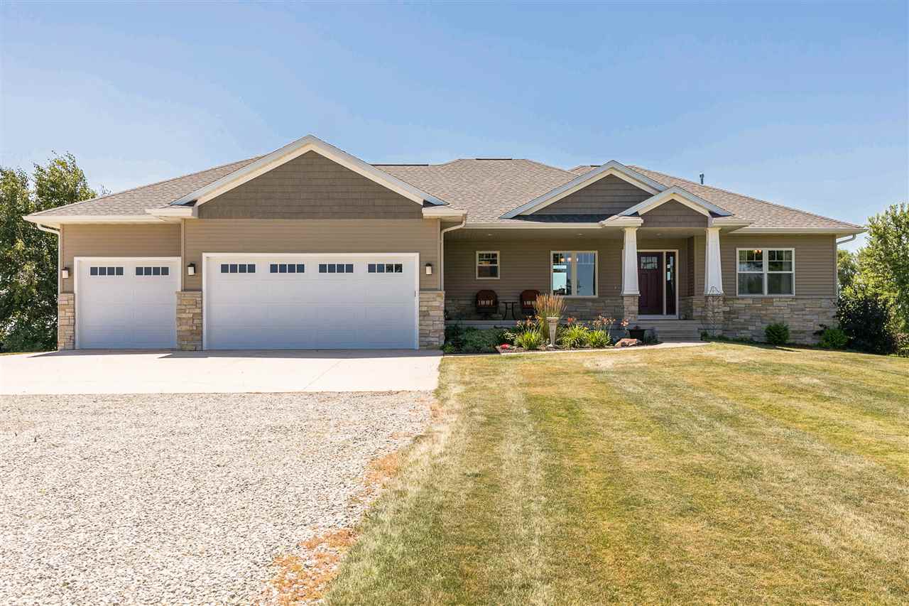 2878 Arabian Road Alburnett, IA 52202 - Photo 2 of 41 Gallery Image 2