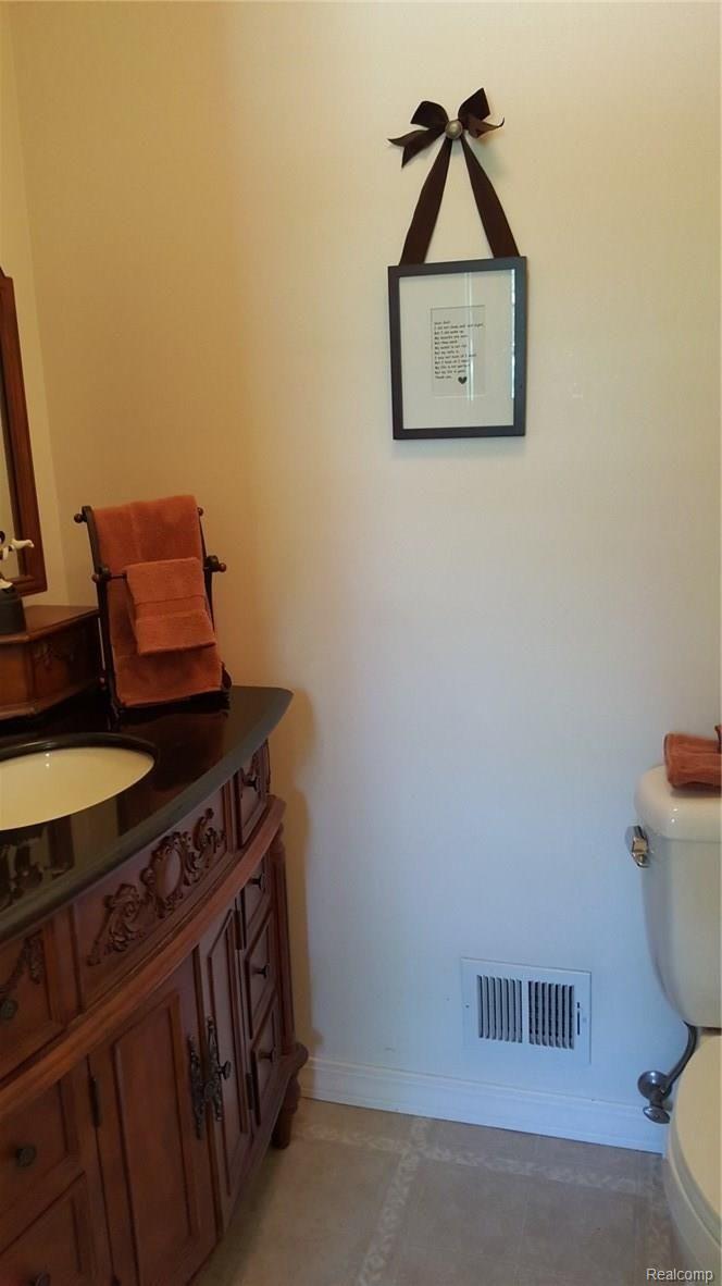 8992 Rucker Road Grosse Ile, MI 48138 - Photo 27 of 40 1/2 bath.