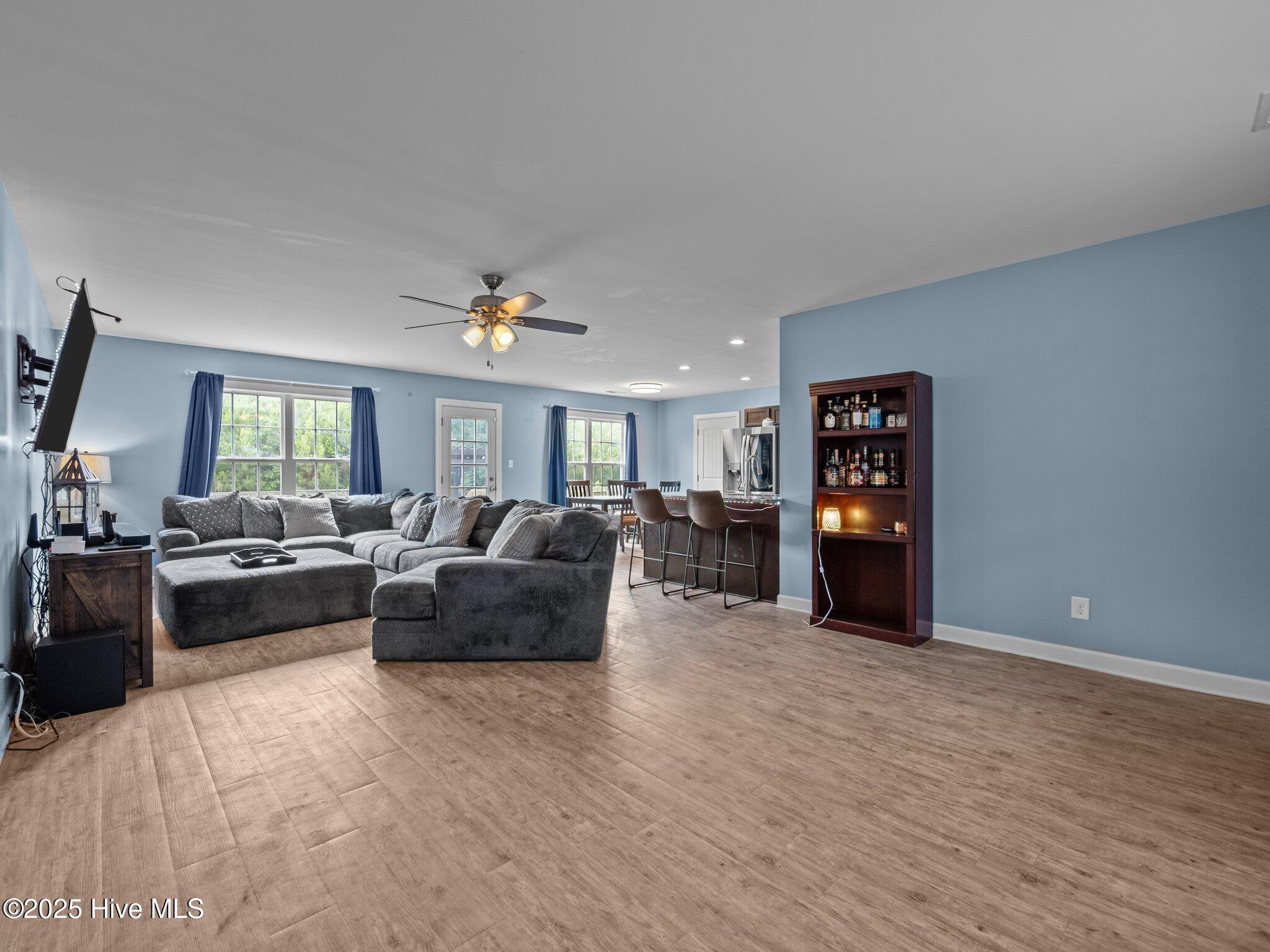 660 Riggs Road Hubert, NC 28539 - Photo 7 of 36 Loads of space