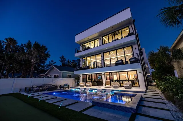 $13,900,000 | 304 Gulf Boulevard, Indian Rocks Beach, FL 33785