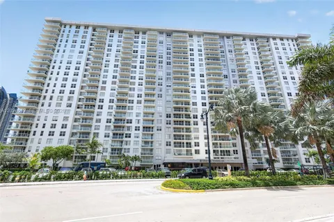 $429,000 | 230 174th Street, Unit 902, Sunny Isles Beach, FL 33160