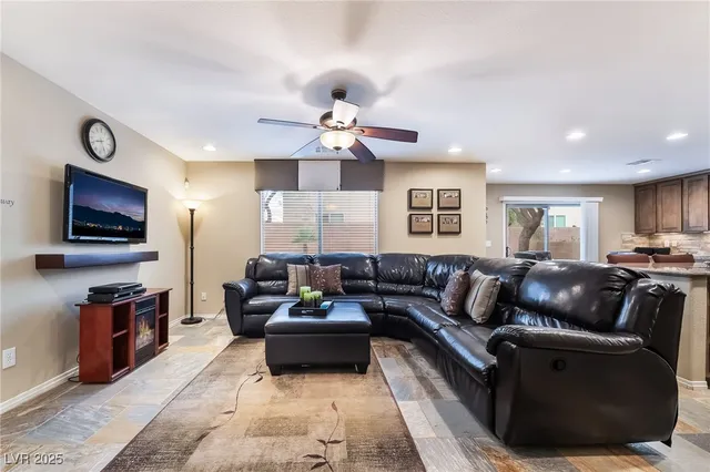 $2,550 | 10953 Toscano Gardens Street, Las Vegas, NV 89141