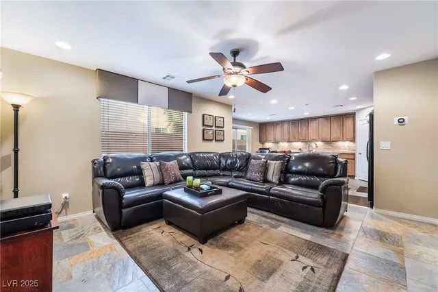 $2,550 | 10953 Toscano Gardens Street, Las Vegas, NV 89141