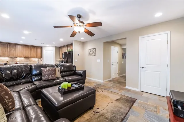 $2,550 | 10953 Toscano Gardens Street, Las Vegas, NV 89141