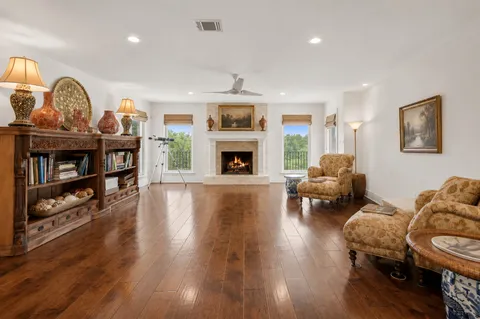 $1,999,900 | 17 Hedgebrook Way, The Hills, TX 78738