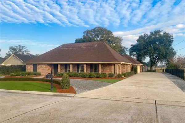 $564,000 | 102 Liberty Street, Belle Chasse, LA 70037