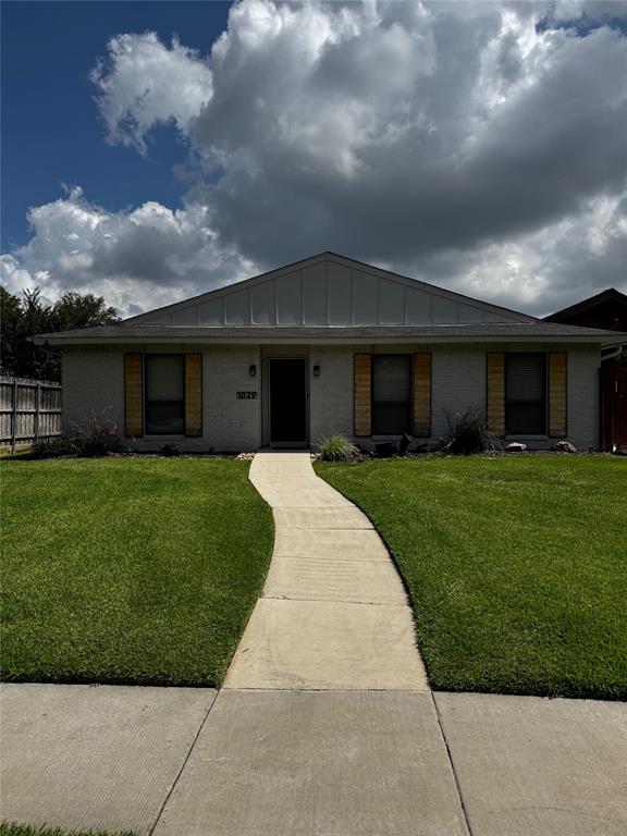 1029 Cross Bend Road Plano, TX 75023 - Photo 3 of 33