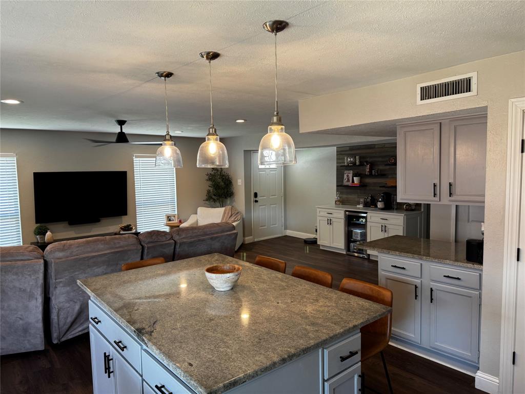 1029 Cross Bend Road Plano, TX 75023 - Photo 5 of 33