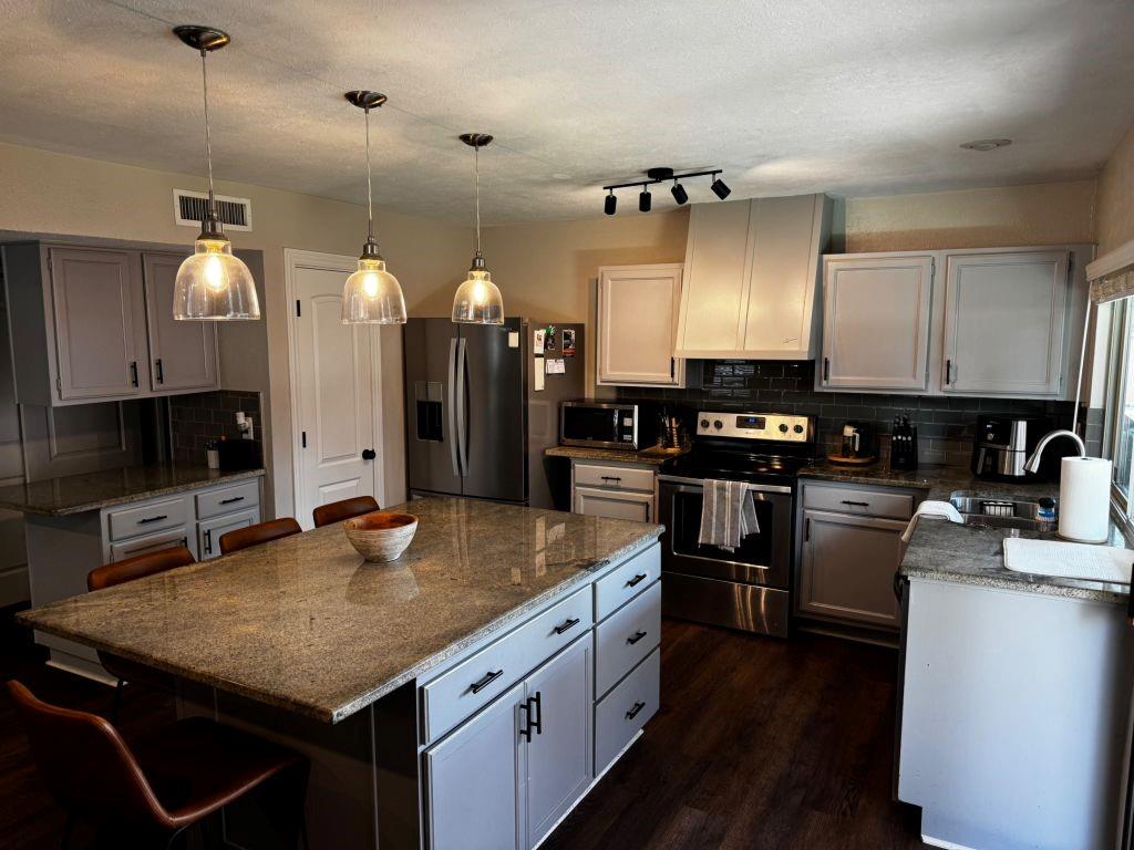 1029 Cross Bend Road Plano, TX 75023 - Photo 6 of 33