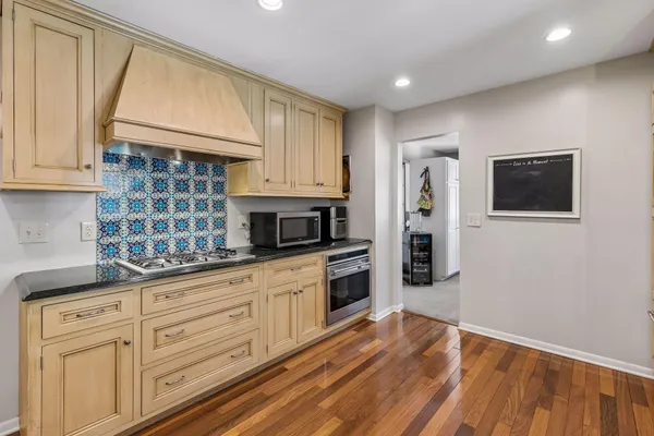 $595,000 | 1212 Balsam Trail East, St. Paul, MN 55123