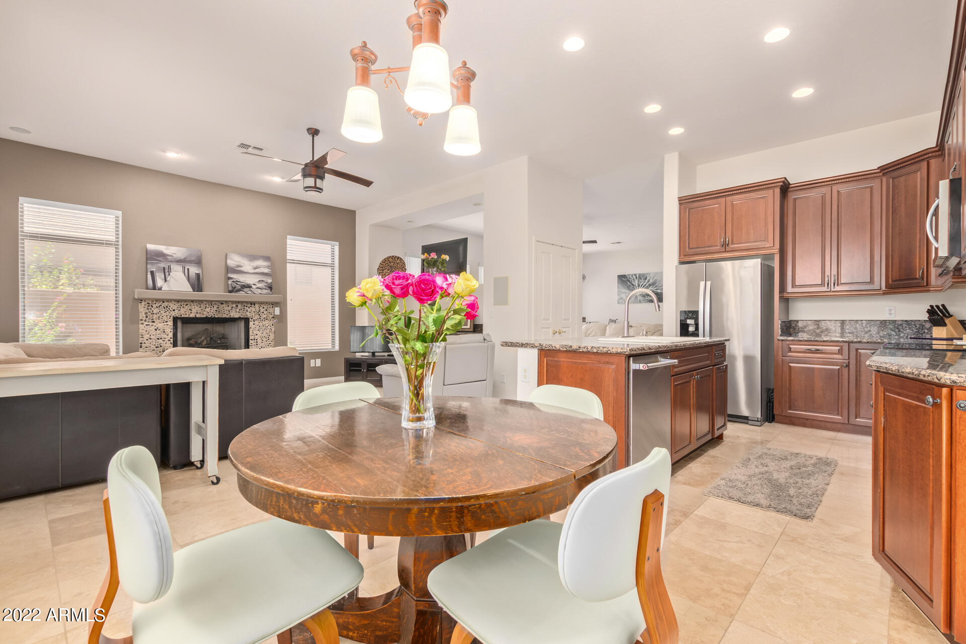 3903 East Carson Road Phoenix, AZ 85042 - Photo 11 of 34 0013-13 - Carson