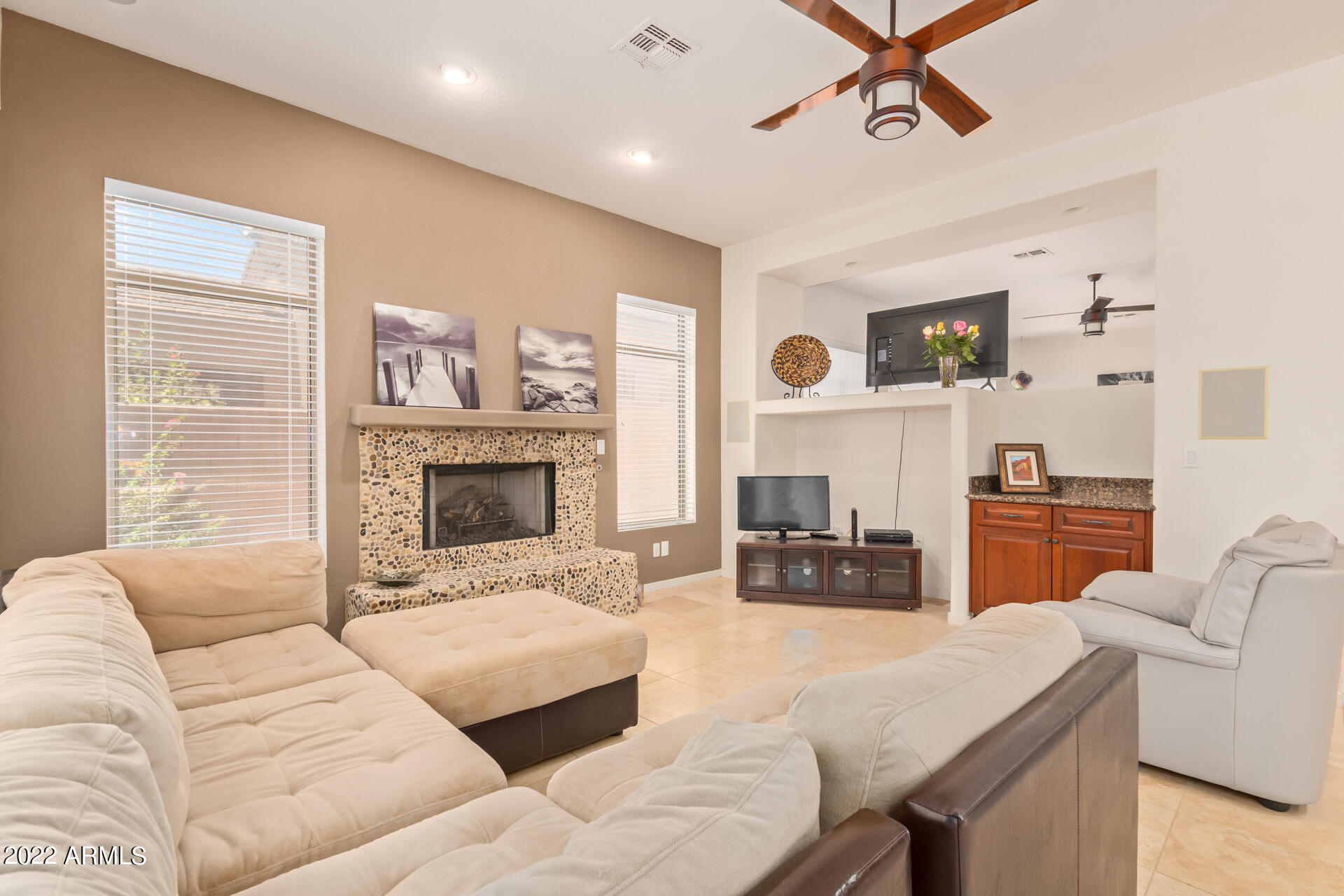 3903 East Carson Road Phoenix, AZ 85042 - Photo 10 of 34 0010-10 - Carson