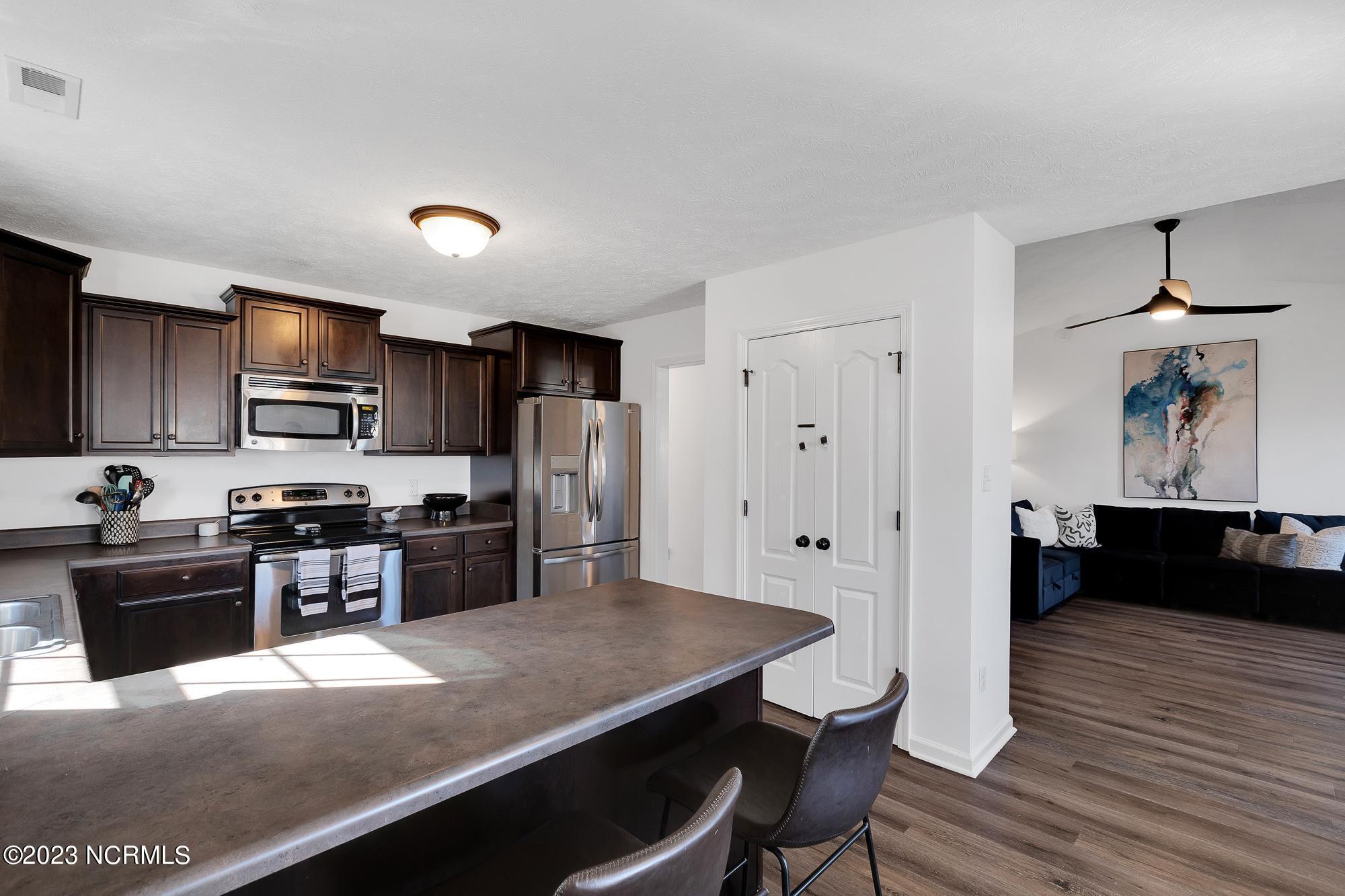 236 Merin Height Road Jacksonville, NC 28546 - Photo 16 of 47 Kitchen