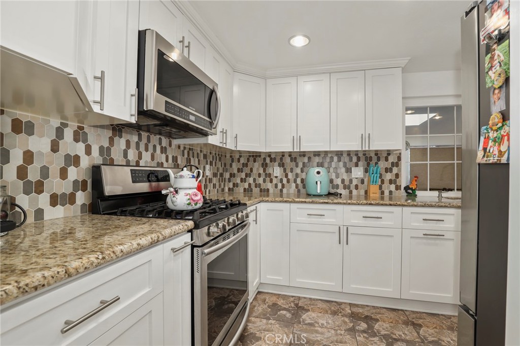 20604 Lemmer Street Chatsworth, CA 91311 - Photo 21 of 48 Gallery Image 21