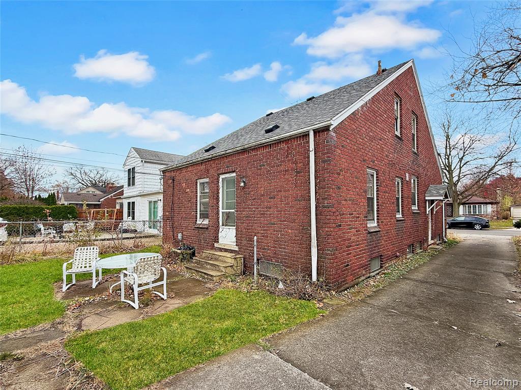 1768 Hampton Road Grosse Pointe Woods, MI 48236 - Photo 35 of 46