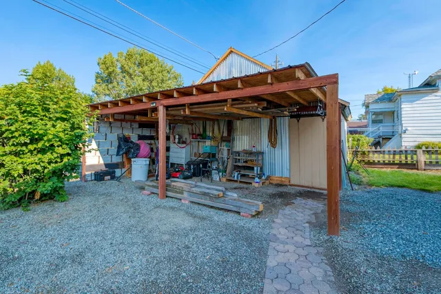 a view of an house with backyard and porch